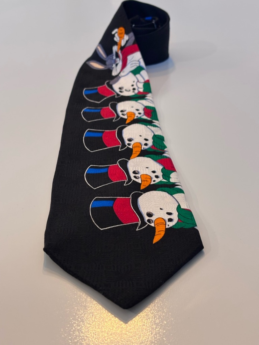 Warner Bros. 1995 Looney Tunes Mania Bugs Bunny Tie with Snowmen, Black